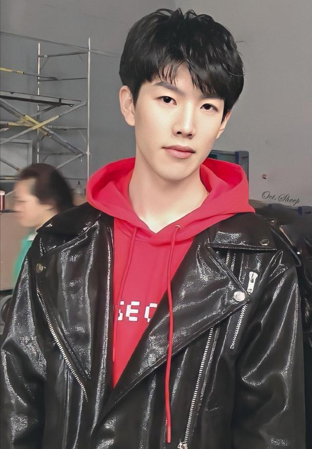 TheShy回归赛场，赛况扑朔迷离首场状态亮眼，巴黎圣日耳曼观众沸腾！